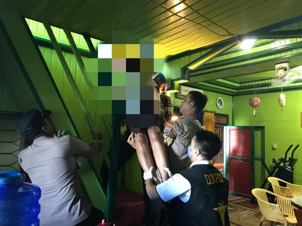 Pak Drajat Ditemukan Gantung Diri Pakai Kain Gorden Dalam Rumahnya