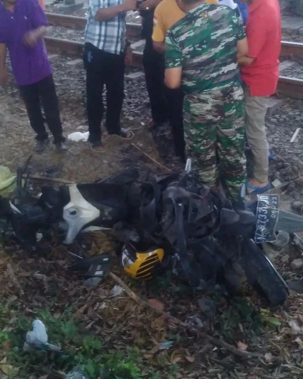 Bawa Penumpang, Terobos Palang Pintu Rel, Driver Ojol Maxim Tewas Tertabrak Kereta
