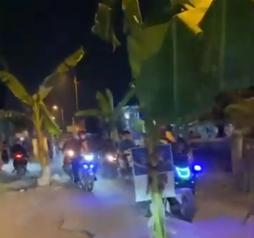 Jalan di Sidoarjo Rusak Bertahun-tahun tapi Dibiarkan, Ditanami Pisang oleh Warga