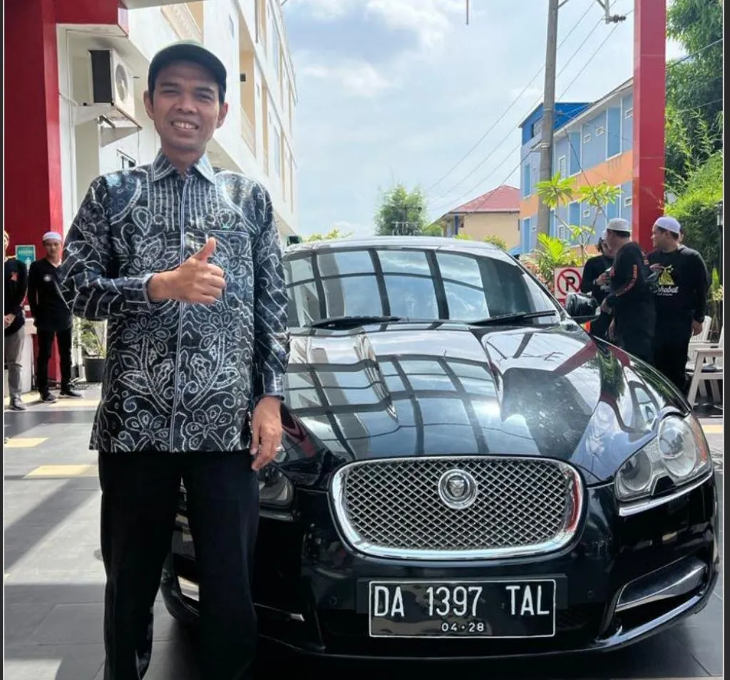 Diberi Mobil Jaguar, Langsung Dilelang Ustaz Abdul Somad