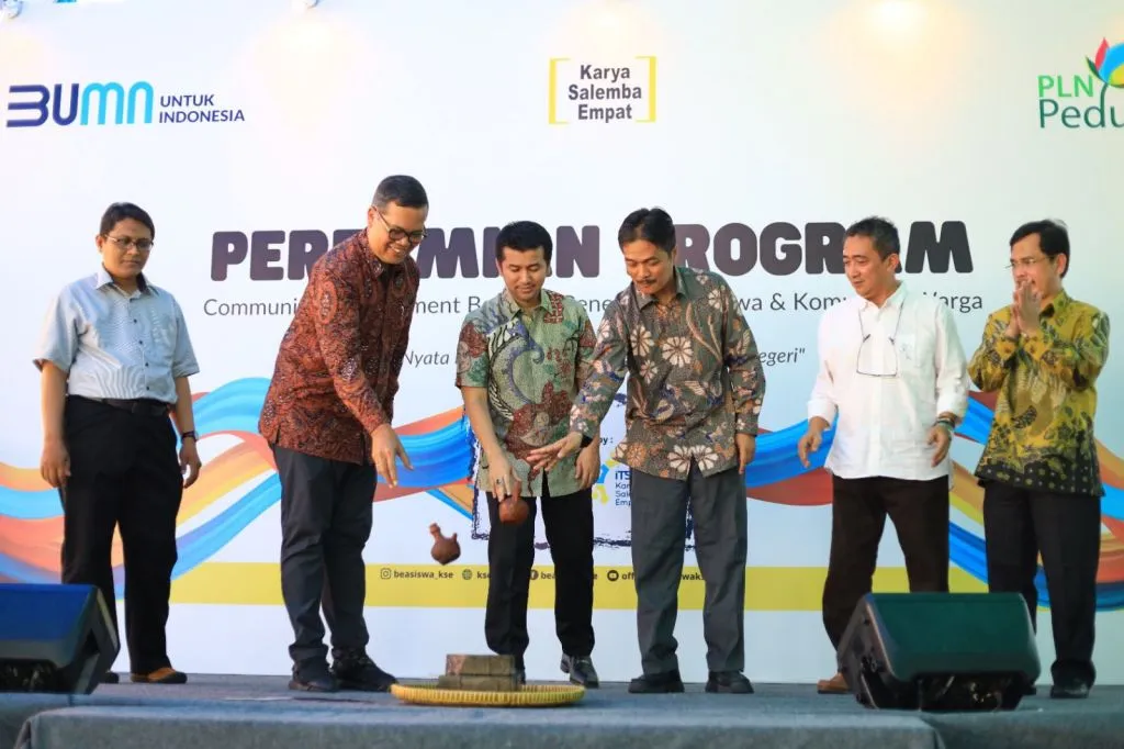 PLN dan Wagub Jatim Resmikan Program Beasiswa KSE di Surabaya