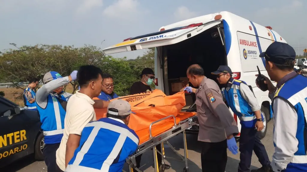 Diduga Korban Pembunuhan, Mayat Berlumuran Darah Tergeletak di Tol Surabaya-Mojokerto