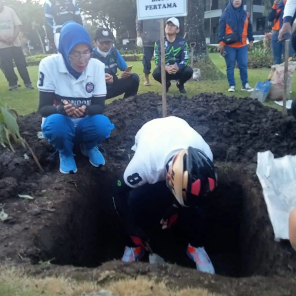 Walikota Malang Lakukan Peletakan Batu Pertama Revitalisasi Alun-Alun Tugu