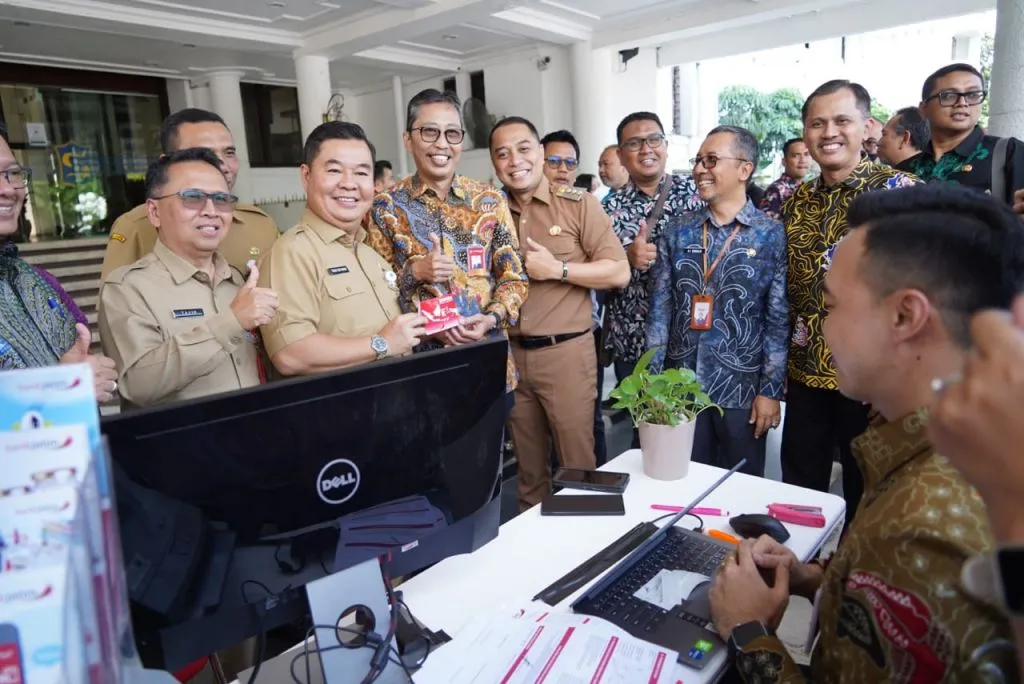 Pertama Laksanakan IKD For Bangking, Pelayanan Bank Jatim Paling Maju