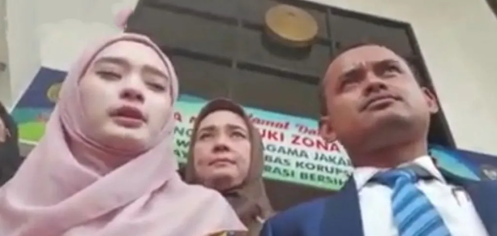 Inara Rusli gelar jumpa pers di Pengadilan Agama Jakarta Barat, Rabu (7/6/2023). Foto:Tom