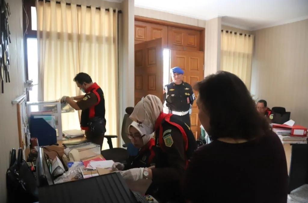 Kredit Fiktif Bank BNI Cabang Gresik, Kejati Jatim Amankan Sejumlah Dokumen
