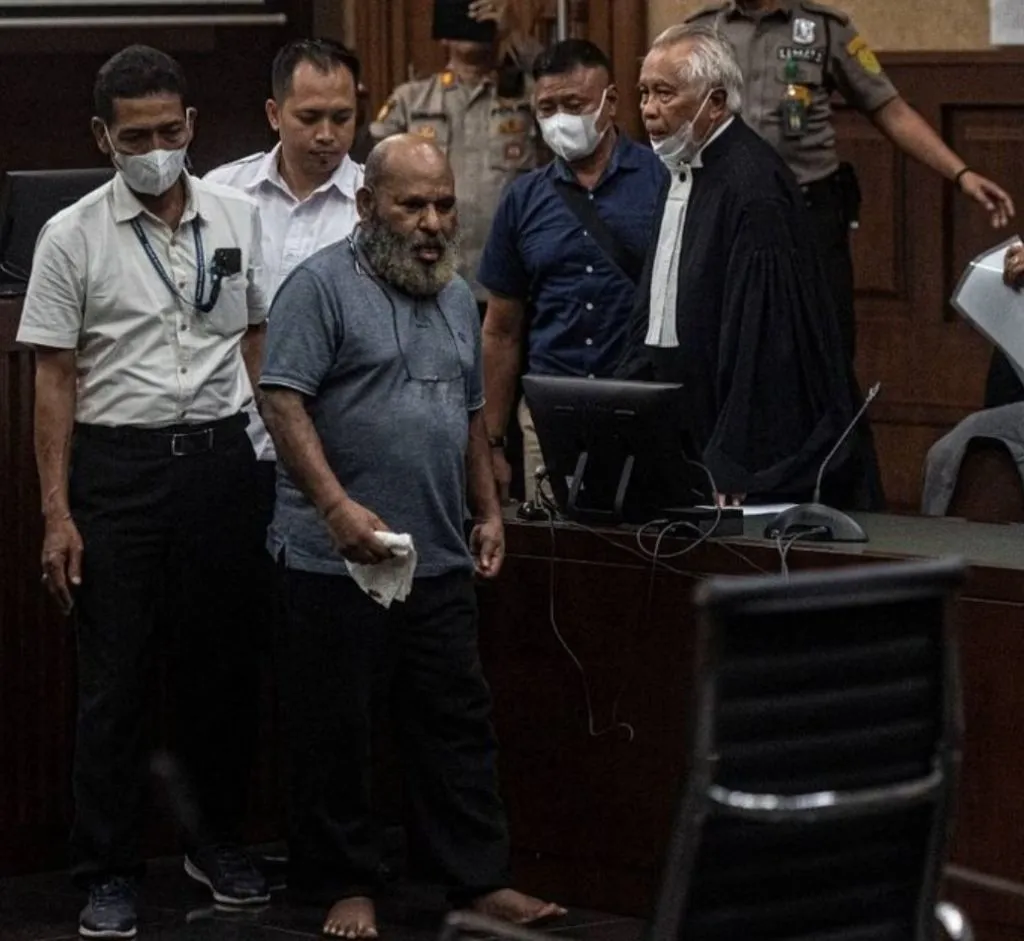 Didakwa Terima Suap Rp 46,8 Miliar, Lukas Enembe Ngaku Berjudi