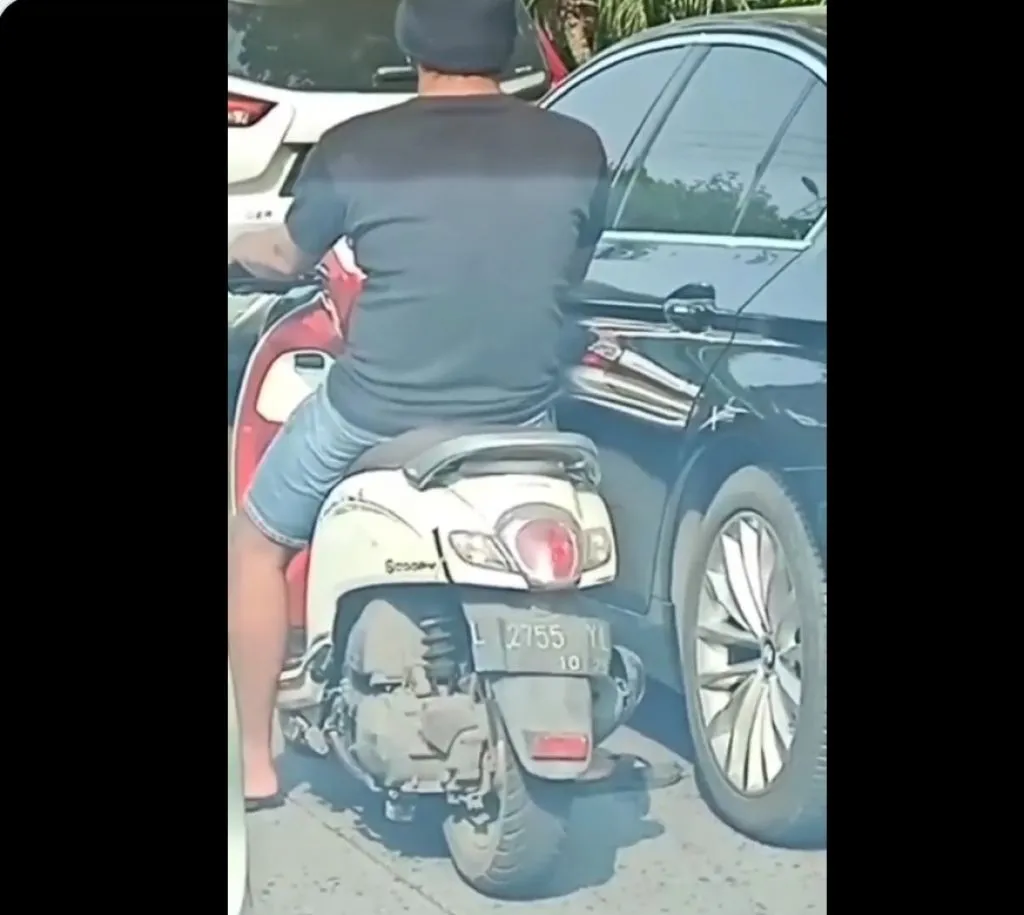 Viral, Ranjau Paku Ditempelkan di Sandal Langsung Ditancapkan ke Ban Sasaran