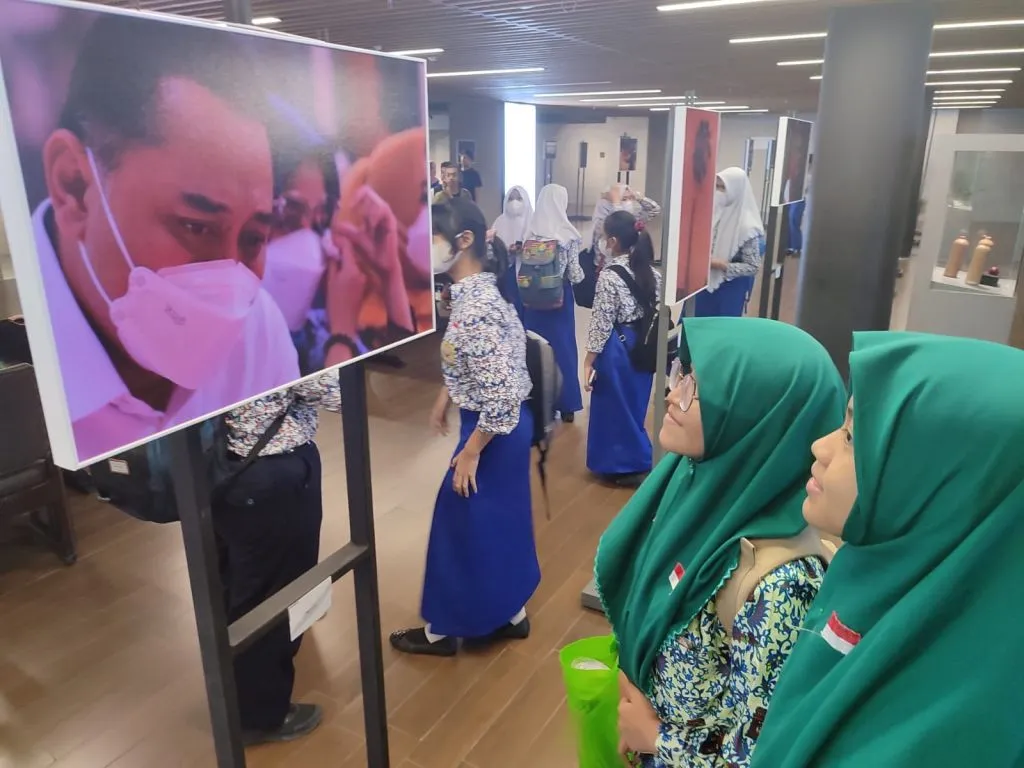 30 Karya Fotografi Hasil Jepretan Anak Disabilitas Dipamerkan di Alun-Alun Surabaya