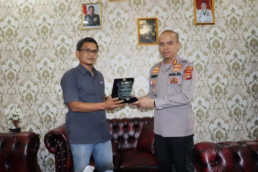 Kapolres Pringsewu Terima Penghargaan