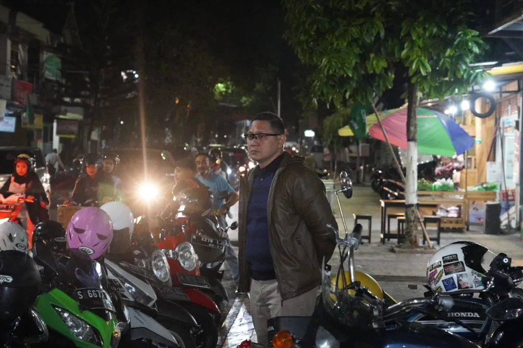 Pj Wali Kota Beri Perhatian Penuh Kebersihan Alun-Alun Kota Batu