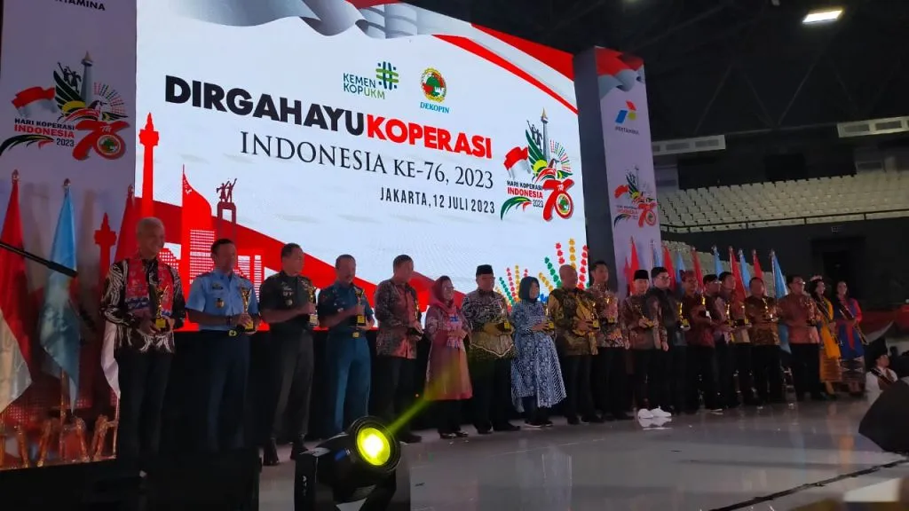 Walikota Malang Terima Penghargaan Pembina Koperasi Andalan