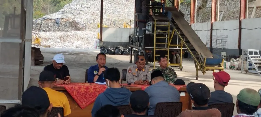 Kepala DLH Kota Batu Mohon Maaf di Hadapan Warga
