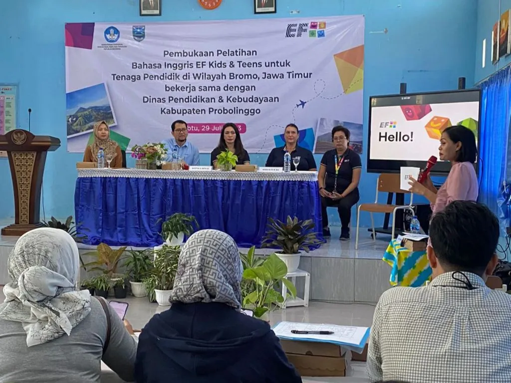 EF Kids & Teens Tingkatkan Kemampuan Bahasa Inggris Guru Probolinggo