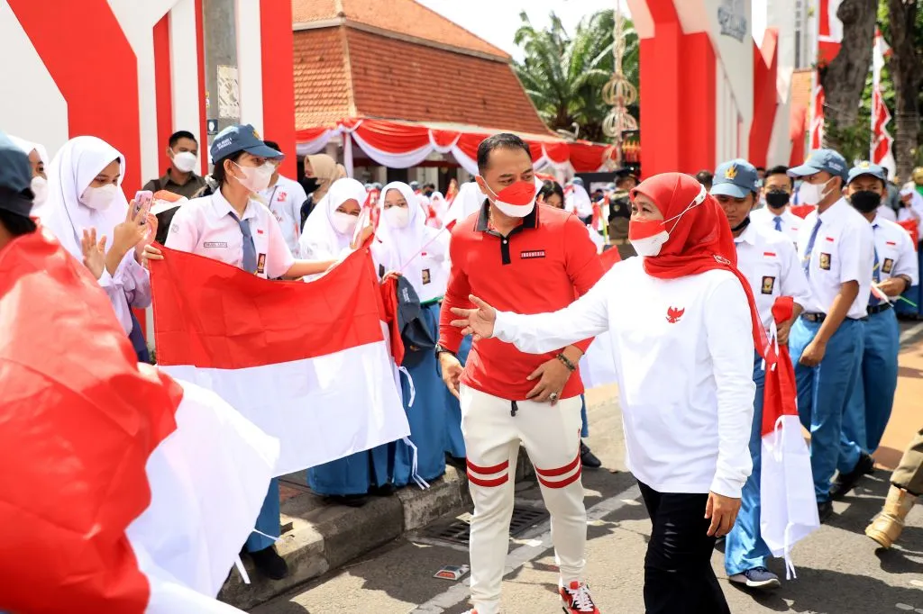 Semarak HUT Kemerdekaan RI Ke-78, Pemkot Surabaya Berpartisipasi Bagi 10 Juta Bendera