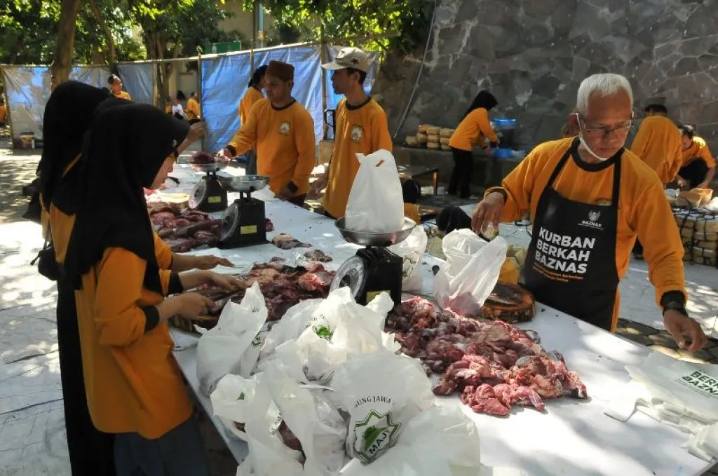 3.000 Bungkus Daging Kurban Didistribusikan ke Warga
