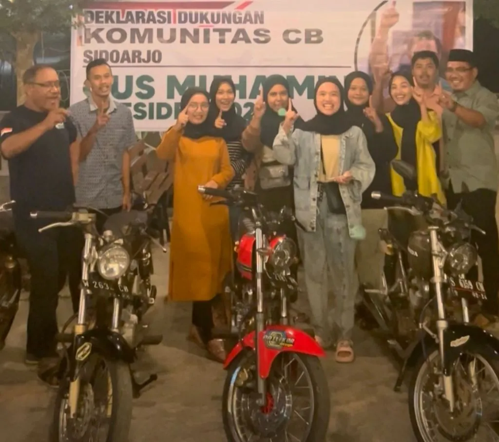 Puluhan anggota club motor CB Sidoarjo saat mendeklarasikan dukungan terhadap cak Muhaimin maju sebagai capres 2024. Foto: Juni
