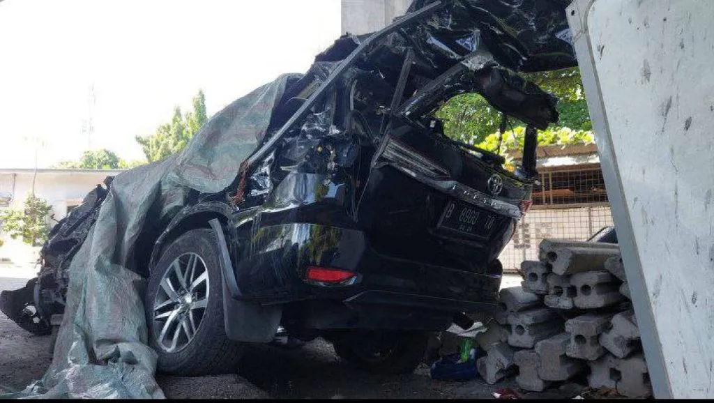 Ngebut hingga Kehilangan Kendali, Fortuner Terbalik, 3 Penumpangnya Tewas