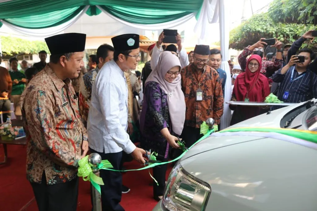 Pegadaian Syariah & Laznas LMI Beri Bantuan Satu Unit Ambulance ke Ponorogo