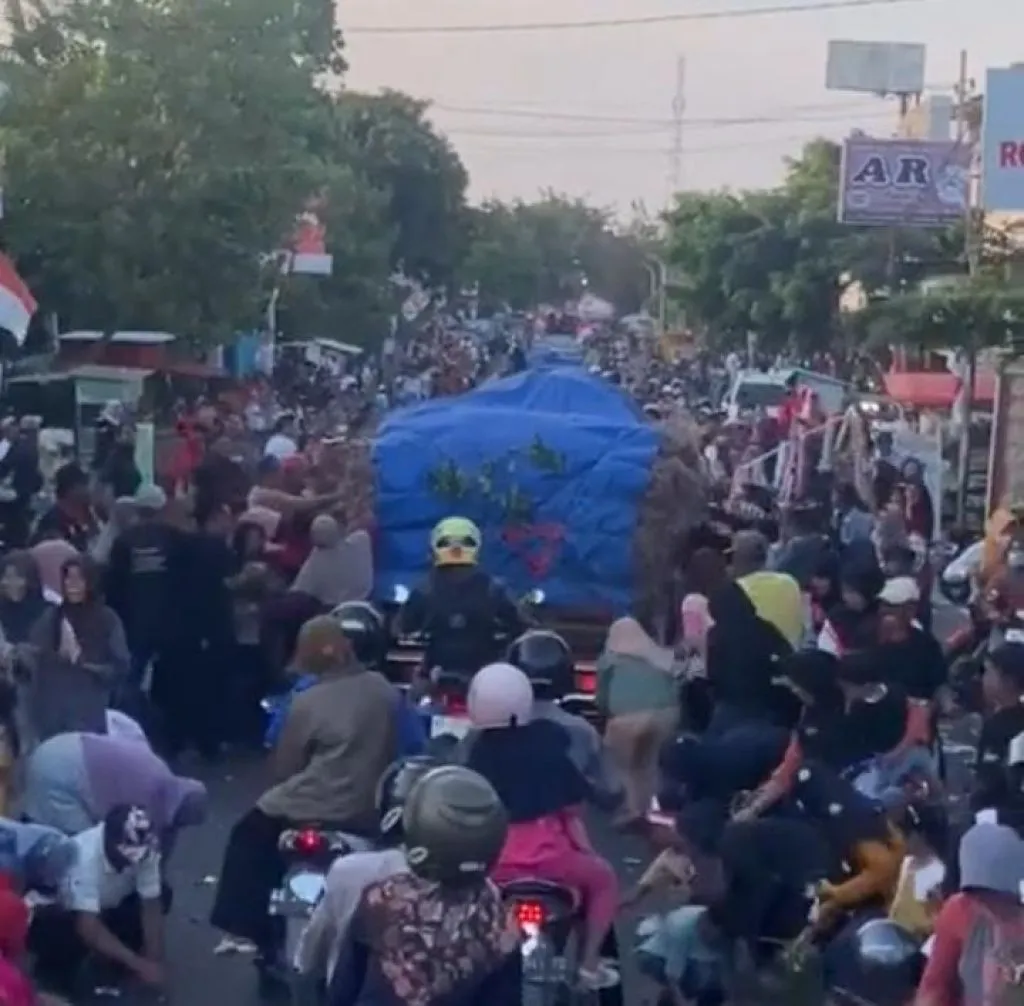 Viral, Warga Ponorogo Ramai-Ramai Jarah Mobil Pengangkut Bawang Merah