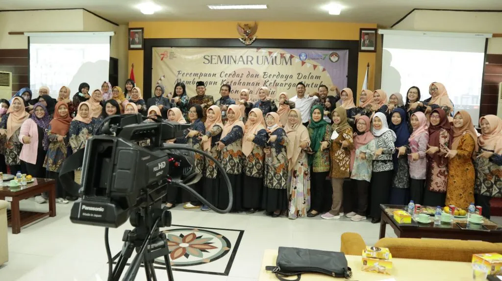 Perempuan Indonesia Wajib Melek Digital