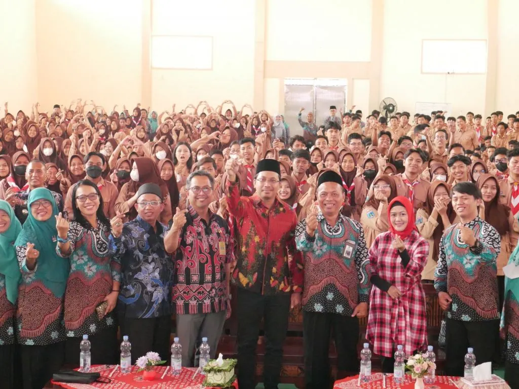 Resmikan Ruang Cinema, Ini Pesan Gus Muhdlor untuk Siswa SMAN 4 Sidoarjo