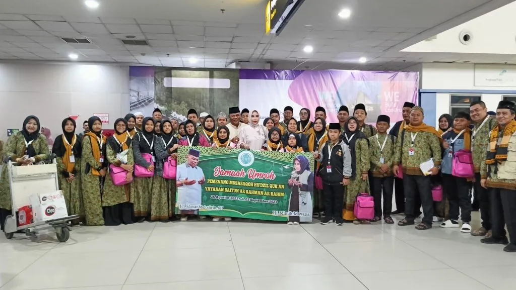 Pasutri Anggota DPR RI dan DPR D Sidoarjo, Umrohkan Gratis 20 Hafiz Al Quran