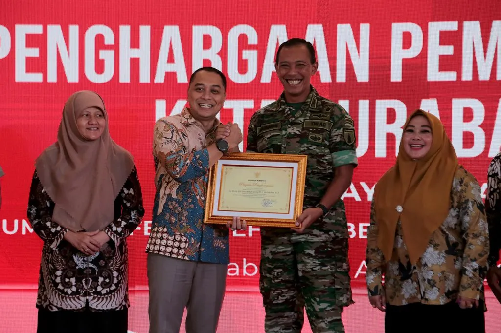 Sinergi Bangun Surabaya, Wali Kota Eri Cahyadi Beri Penghargaan Forkopimda