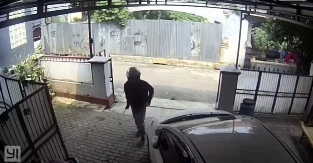 Nekad, Jambret Masuk Halaman Rumah lalu Tusuk Emak-Emak