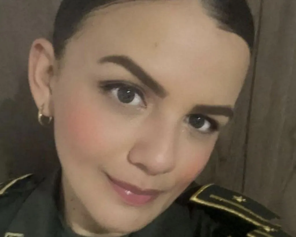 Polwan Cantik Ditembak Mati saat Berhenti di Lampu Merah