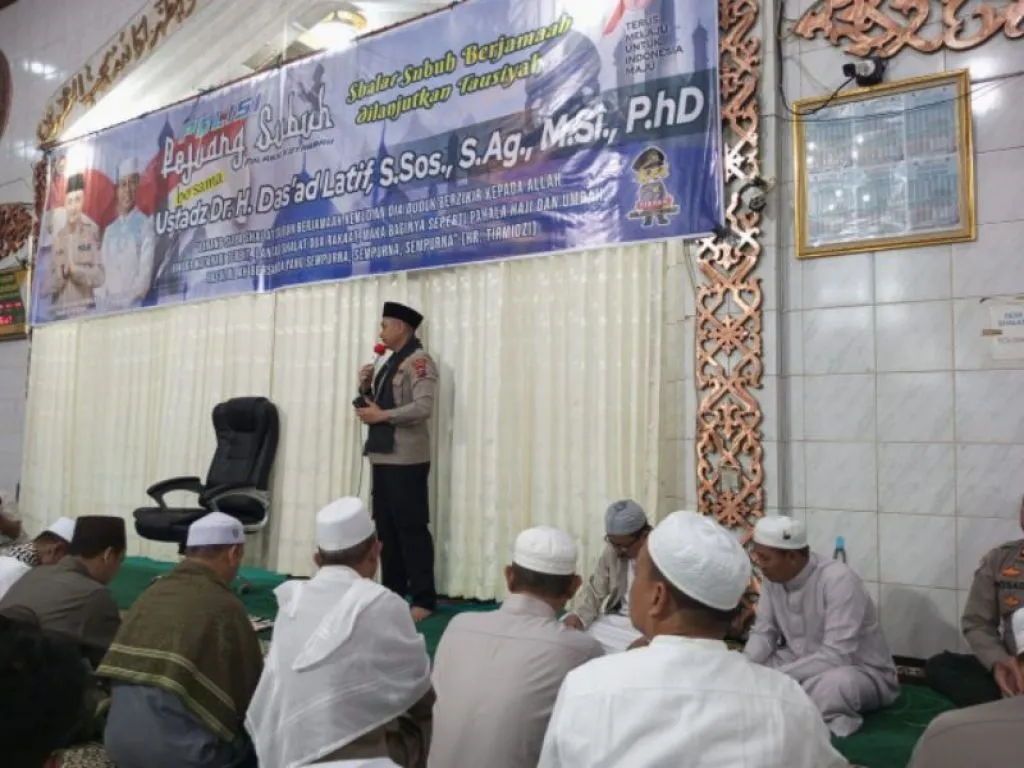 Kapolres Kotabaru Kembali Gelar Kegiatan Polisi Pejuang Subuh Bersama Ustadz Das'at Latif