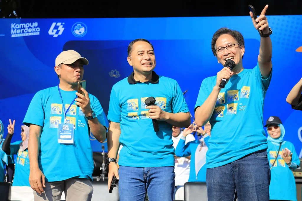 Beri Motivasi Mahasiswa Baru di ITS, Wali Kota Eri: Tidak Boleh Ada Rasa Menyerah