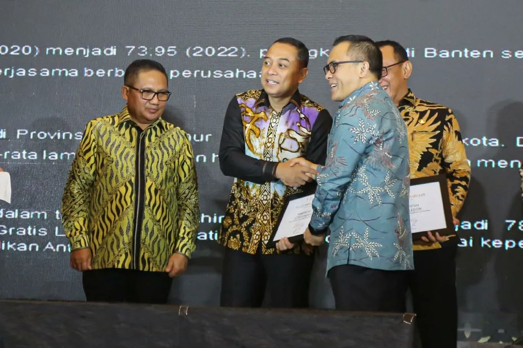 Wali Kota Eri Cahyadi Sabet Dua Sekaligus Penghargaan dari Media Nasional