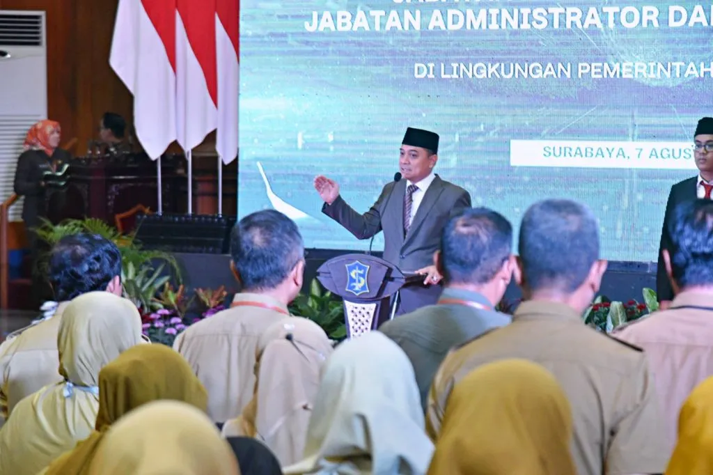 Genjot Semangat Kerja Tim, Wali Kota Eri Lantik 189 Pejabat Pemkot Surabaya