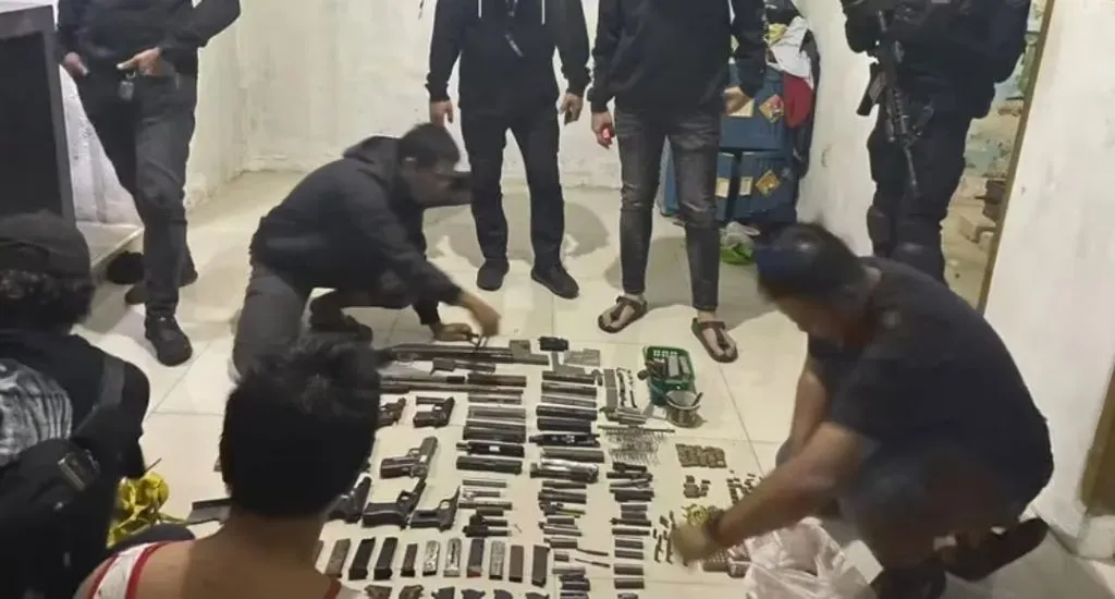 Polisi Sita 44 Senjata dan 1.138 Peluru Disita