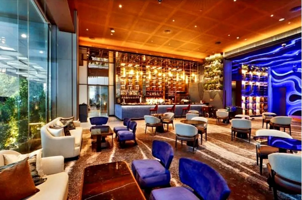 Lounge and Bar dengan Konsep Samudra The Cruz Kini Hadir di Vasa Hotel Surabaya