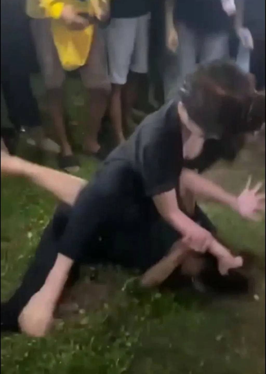 Diduga Rebutan Pria, Dua Wanita Baku Hantam