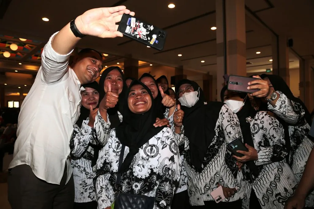 Pemkot Beri Beasiswa S1 dan Penguatan Wawasan untuk 200 Guru PAUD-TK se-Kota Surabaya