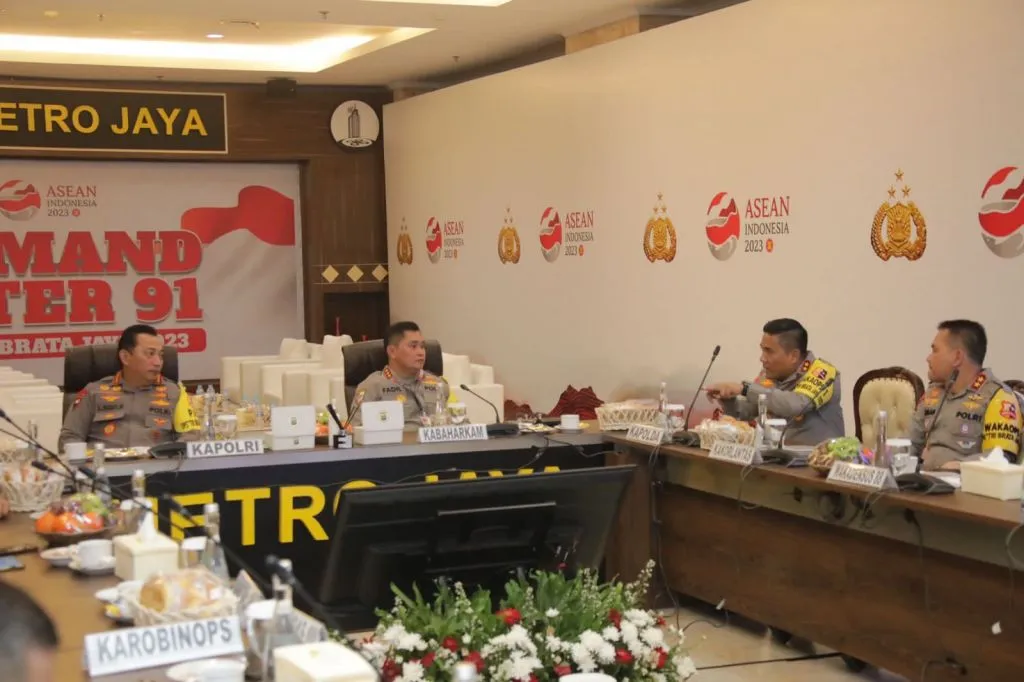 Pantau Command Center Pengamanan KTT ASEAN, Kapolri: Beri Informasi pada Masyarakat