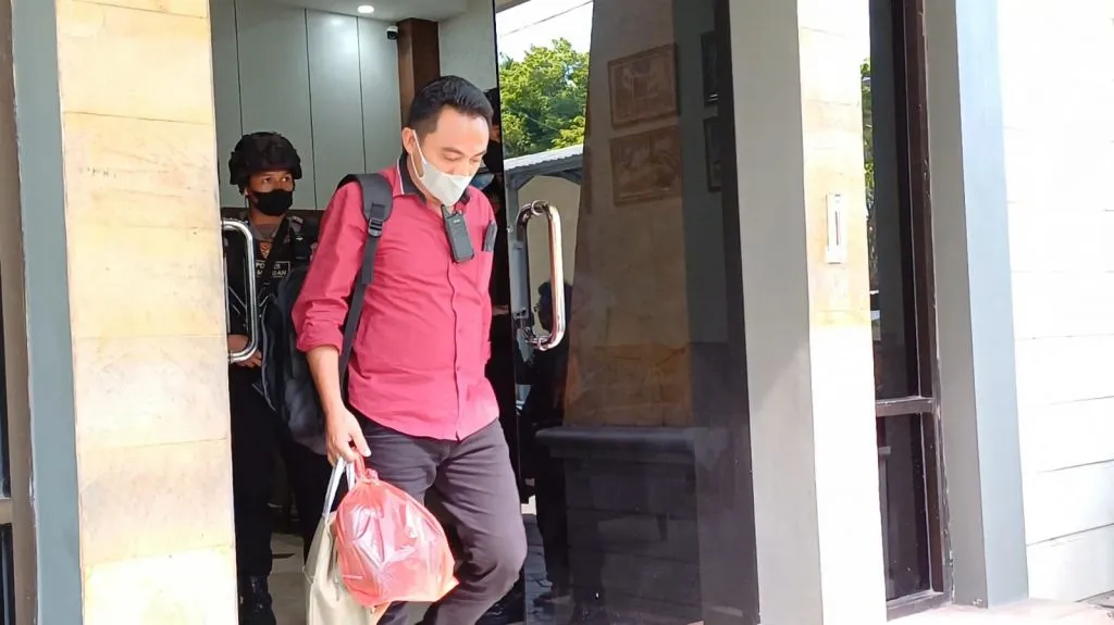 KPK Geledah Kantor Dinas Perkim dan Cipta Karya Lamongan