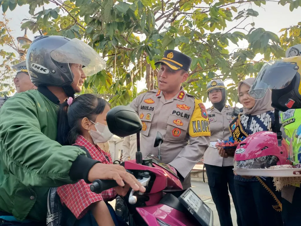 Ops Zebra Semeru 2023, Polres Madiun Kota Apresiasi Pengendara Tertib