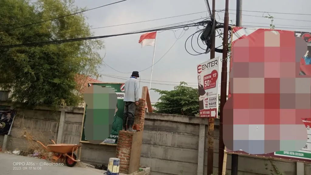 Proyek Gapura Pokmas Kecamatan Jombang, Diduga Tak Gunakan APD dan Papan Proyek