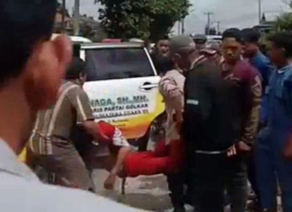 Ngebut, Pelajar Tewas Ditabrak Bus