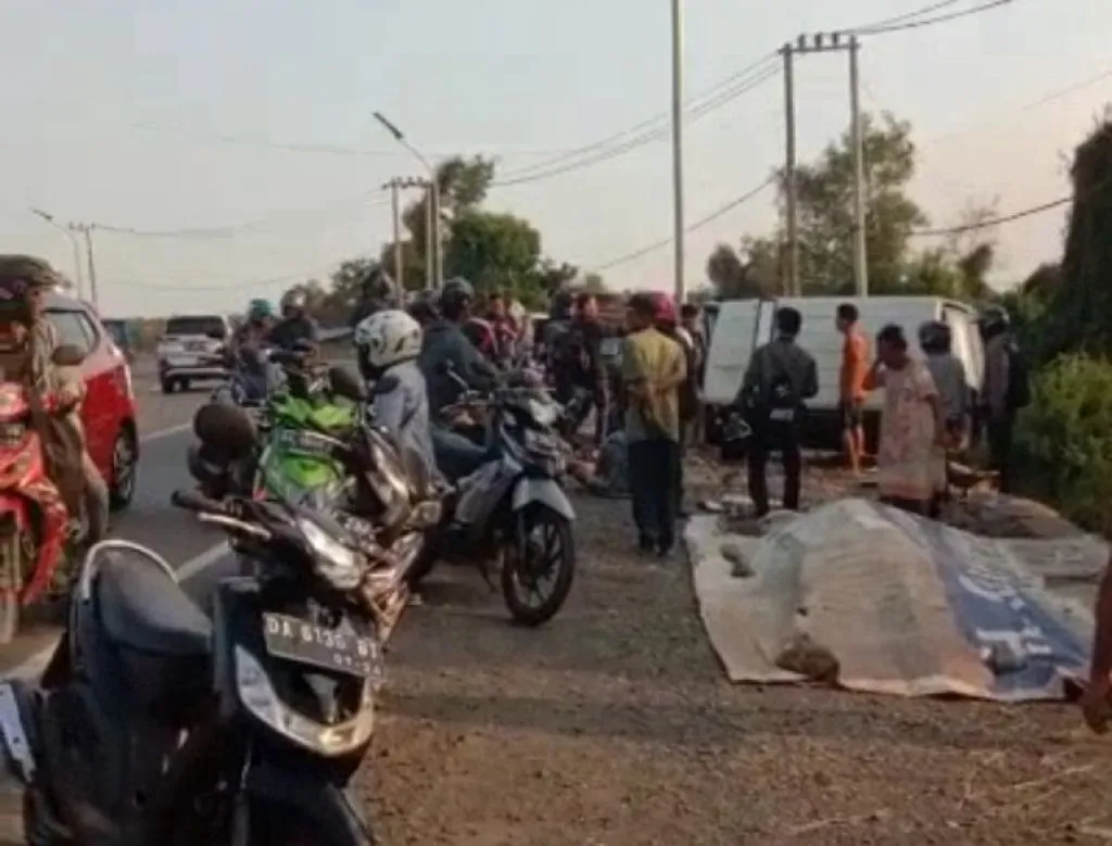 Lewat Jembatan Layang Sungai Tabuk, 3 Orang Terluka