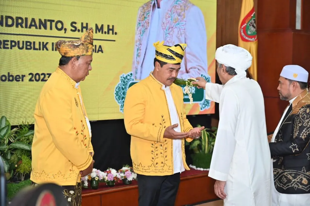 Wakapolri Komjen Pol Drs. Agus Andrianto Dikukuhkan sebagai Warga Kehormatan KKB