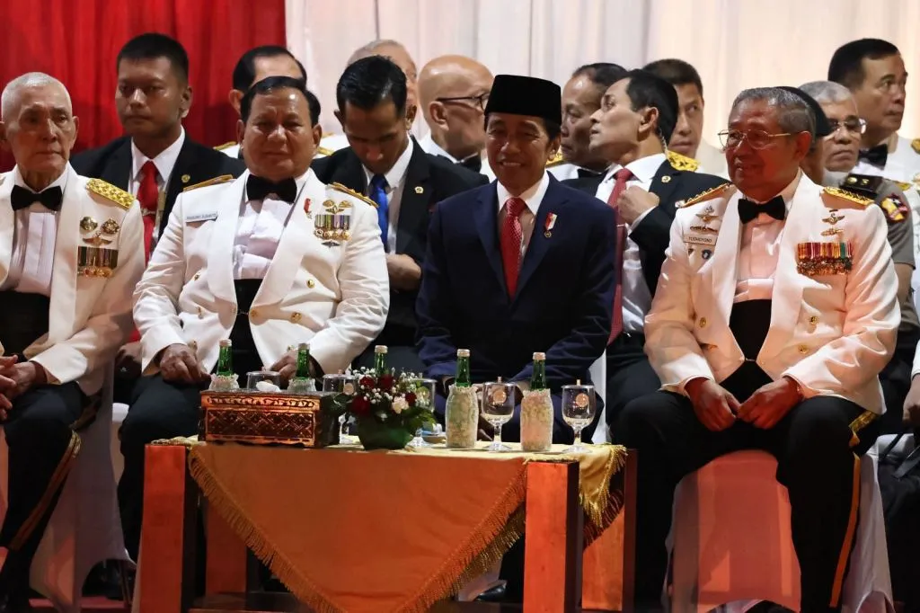 Menhan Dampingi Presiden Jokowi Dalam Upacara Parade Senja di Kemhan