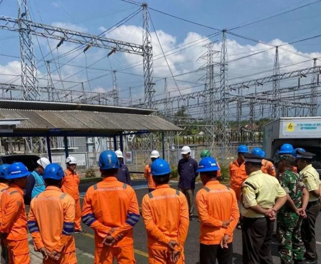 PLN UIT JBM Pastikan Persiapan Telah Optimal dan Pantau Pergerakan Layang-Layang