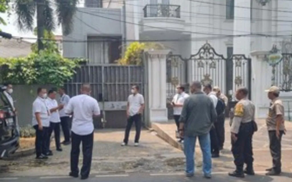 Aparat Polda Metro Jaya Geledah Rumah Ketua KPK