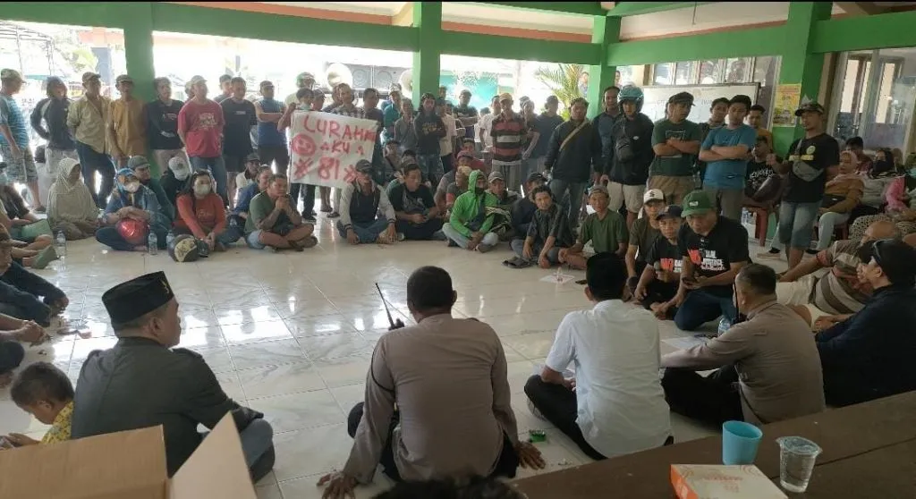 Pendopo Balai Desa Kemangsen Sidoarjo Digeruduk Warga, Ada Apa?