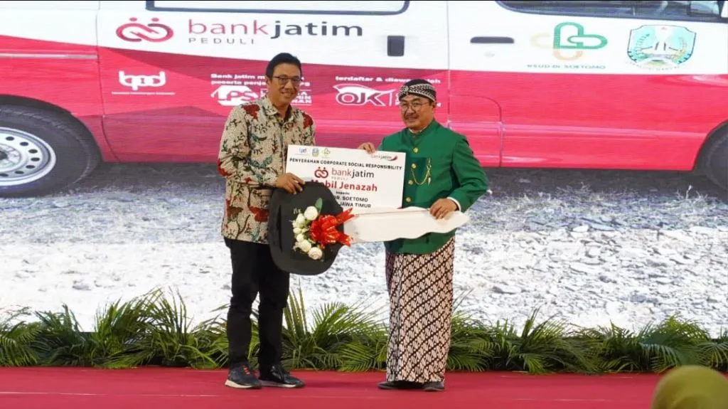 Bank Jatim Serahkan CSR Mobil Ambulans Jenazah ke RSUD Dr Soetomo